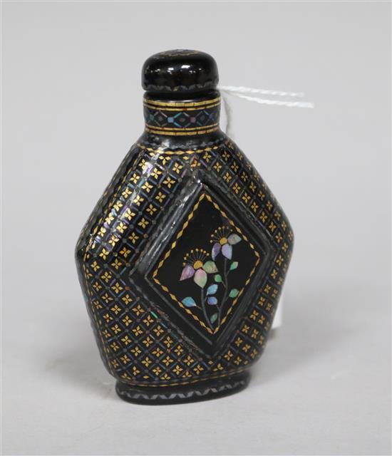 A Chinese lac burgaute snuff bottle